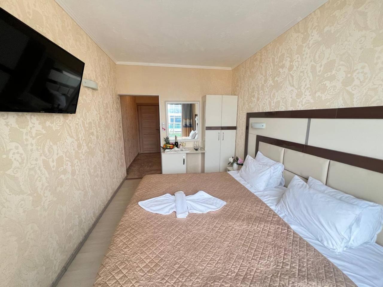 Family Hotel Gallery ซันนีบีช ภายนอก รูปภาพ