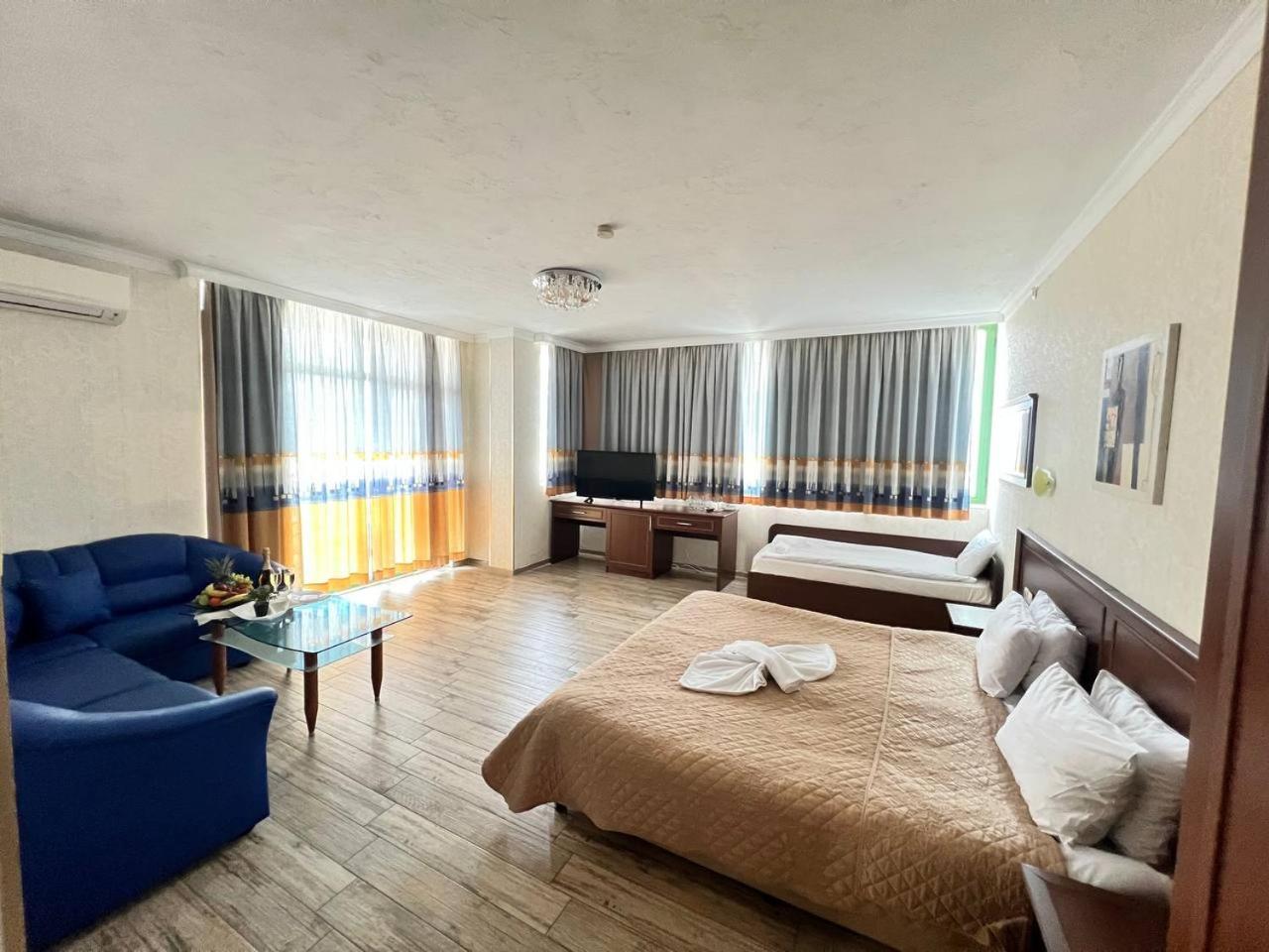 Family Hotel Gallery ซันนีบีช ภายนอก รูปภาพ