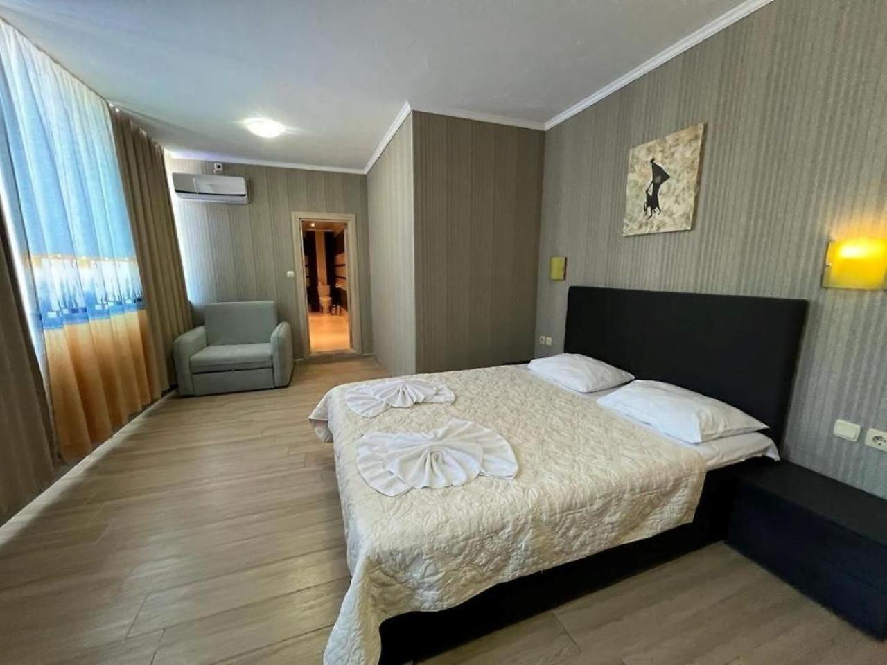 Family Hotel Gallery ซันนีบีช ภายนอก รูปภาพ