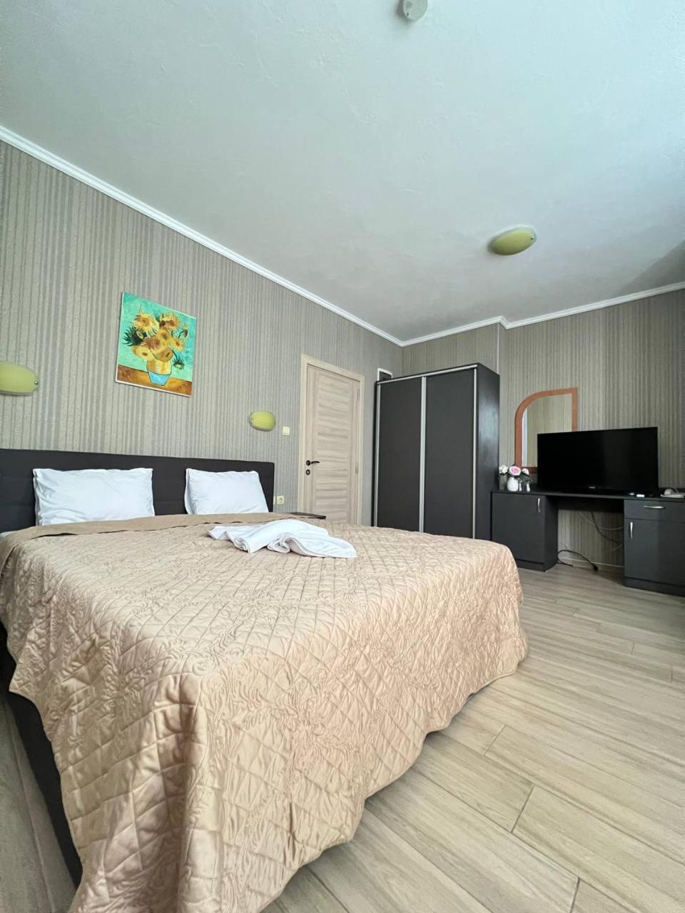 Family Hotel Gallery ซันนีบีช ภายนอก รูปภาพ