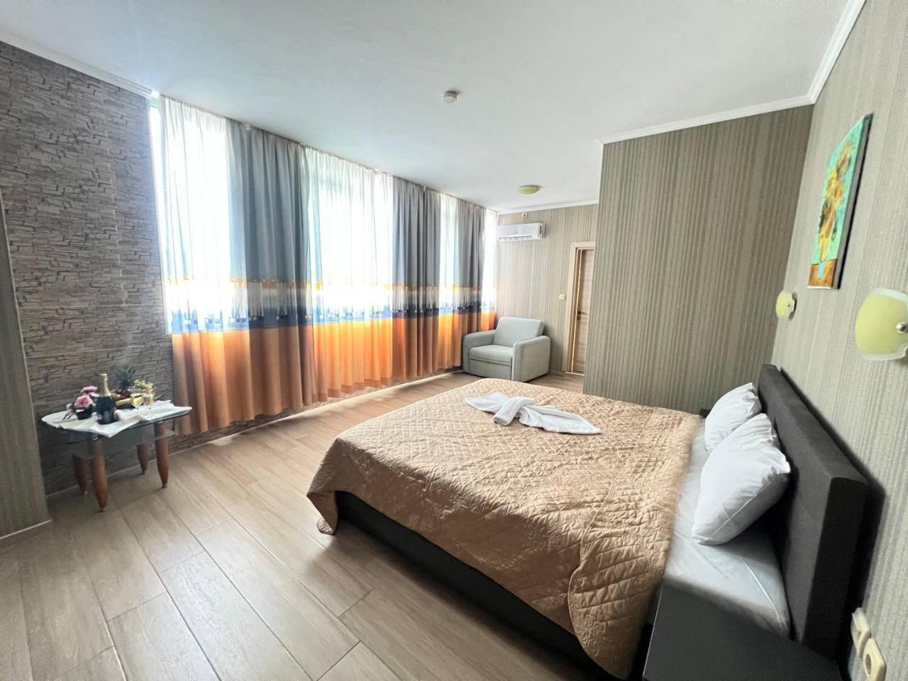 Family Hotel Gallery ซันนีบีช ภายนอก รูปภาพ